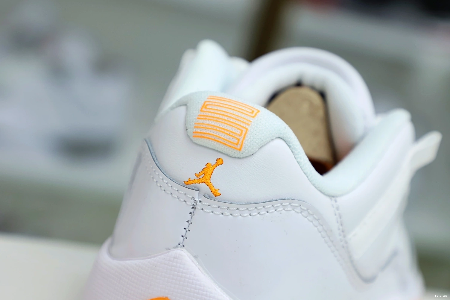 11 CITRUS' 'BRIGHT WMNS LOW RETRO JORDAN AIR 1104